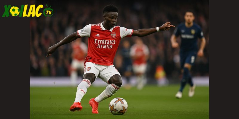 Bukayo Saka sẵn sàng kiến tạo trong Arsenal vs West Ham United, tạo cơ hội cho đồng đội.