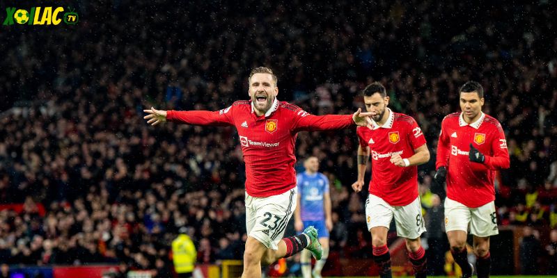 Ruben Amorim chỉ đạo quyết liệt bên đường pitch trước Manchester United vs AFC Bournemouth